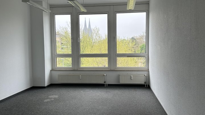 Großzügige Büroflächen am Hansaring!