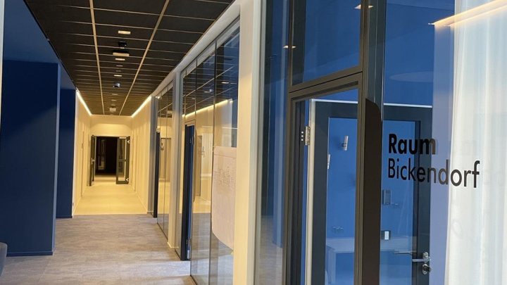 Ausgefallenes Low Energy Bürohaus in Ossendorf