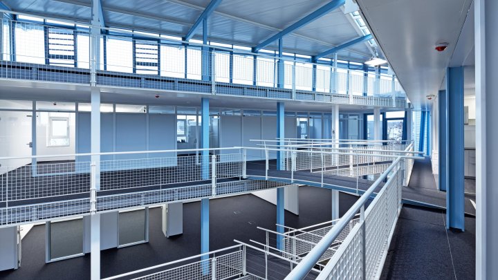 Ausgefallenes Low Energy Bürohaus in Ossendorf