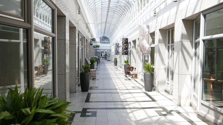 Repräsentative Ladenfläche hinter Denkmalgeschützter Fassade in schicker Galerie!