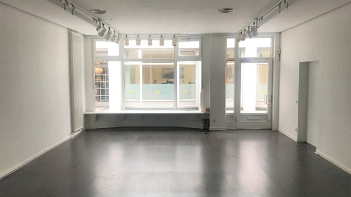 Repräsentative Ladenfläche hinter Denkmalgeschützter Fassade in schicker Galerie!