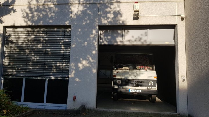 Funktionale Lagerflächen mit angeschlossenen Büros