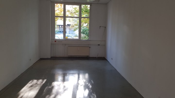 Funktionale Lagerflächen mit angeschlossenen Büros