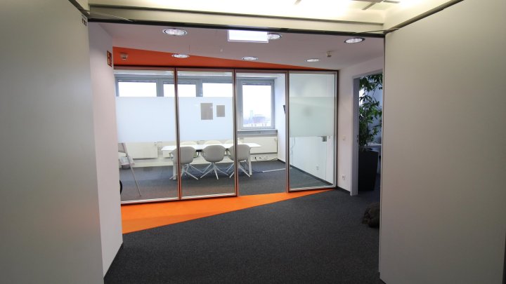 Arbeiten im Hochhaus mit tollem Blick am Barbarossaplatz!