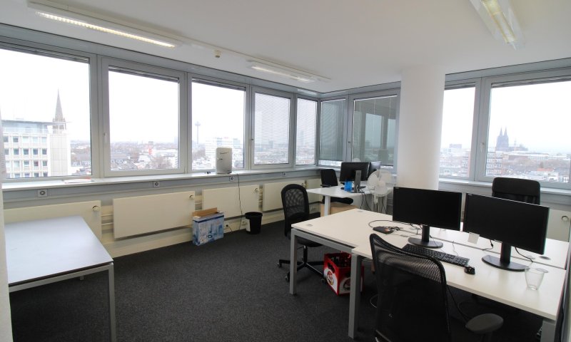 Arbeiten im Hochhaus mit tollem Blick am Barbarossaplatz!