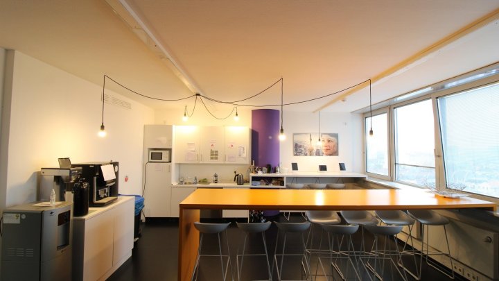 Arbeiten im Hochhaus mit tollem Blick am Barbarossaplatz!