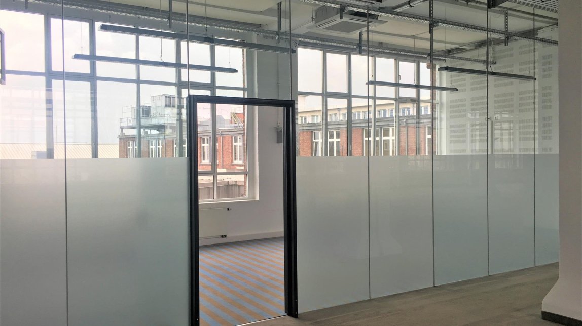 Büro mit  Glas