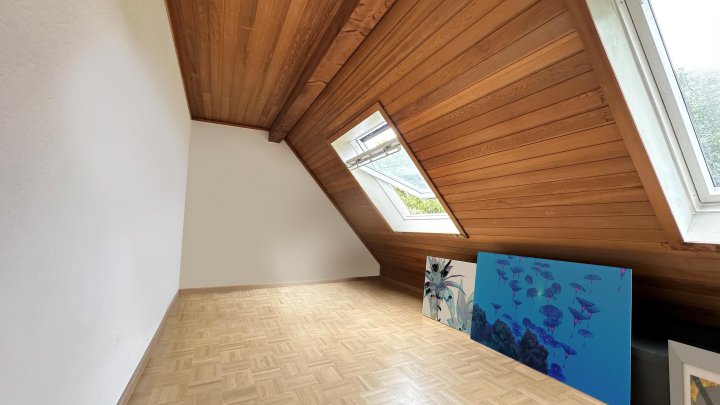 Dachgeschosswohnung mit Galeriegeschoss und großem Balkon in Müngersdorf