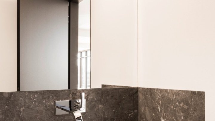 Hohe Decken, Neuwertig & Einzigartig.. EXKLUSIVITÄT wird hier großgeschrieben