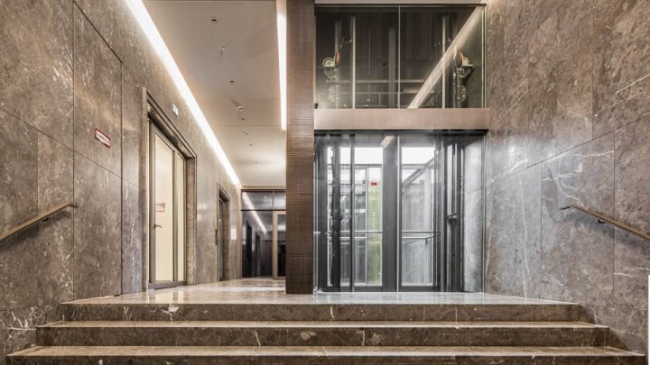 Hohe Decken, Neuwertig & Einzigartig.. EXKLUSIVITÄT wird hier großgeschrieben