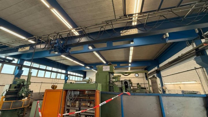 Vielseitiges Hallenareal mit Wohnhaus, Bürotrakt und großzügigen Außenflächen