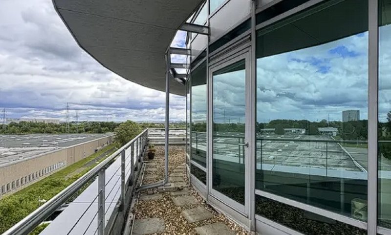 Moderne Büroimmobilie mit flexiblen Flächen und Dachterrasse in Köln-Porz