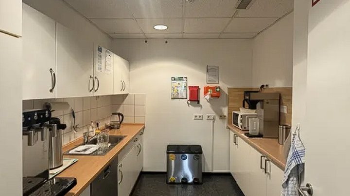 Moderne Büroimmobilie mit flexiblen Flächen und Dachterrasse in Köln-Porz