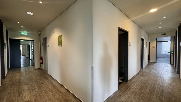 Moderne Büroimmobilie mit flexiblen Flächen und Dachterrasse in Köln-Porz