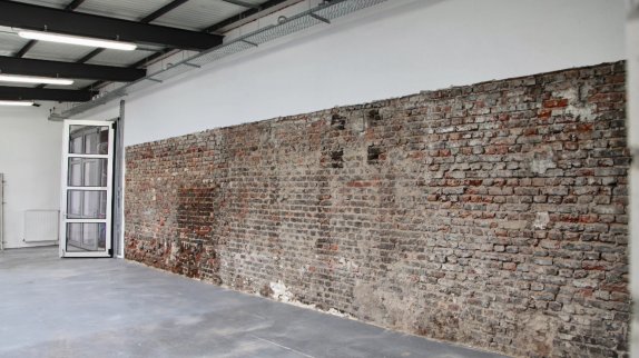 Backsteinwand Vorraum
