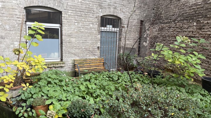 Denkmalgeschütztes Ladenbüro im Belgischen Viertel