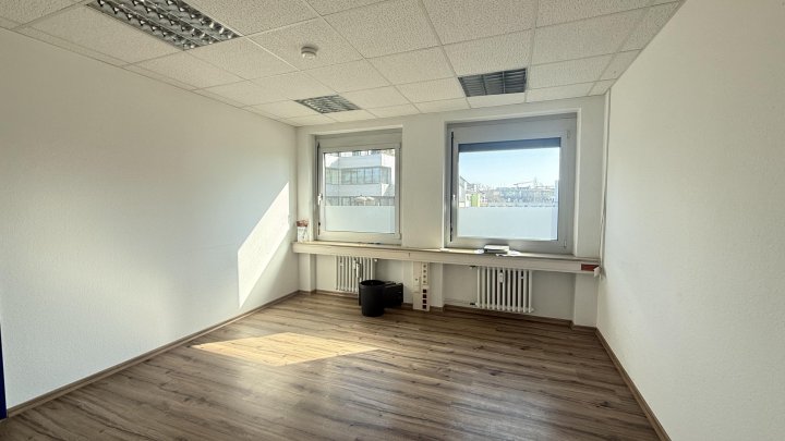 Kostengünstige und funktionale Büroflächen am Verkehrsknotenpunkt Barbarossaplatz