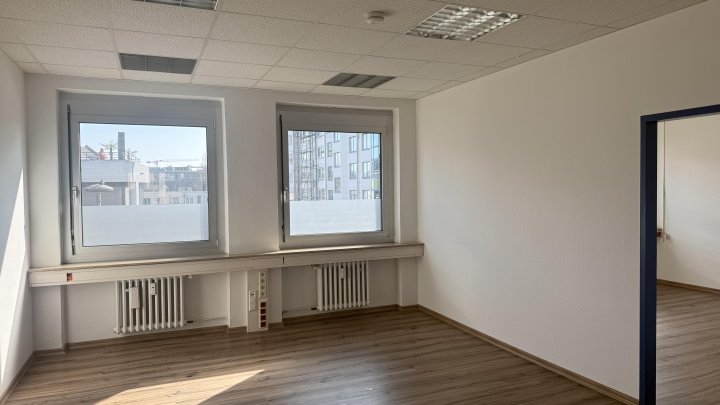 Kostengünstige und funktionale Büroflächen am Verkehrsknotenpunkt Barbarossaplatz