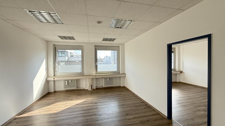 Kostengünstige und funktionale Büroflächen am Verkehrsknotenpunkt Barbarossaplatz