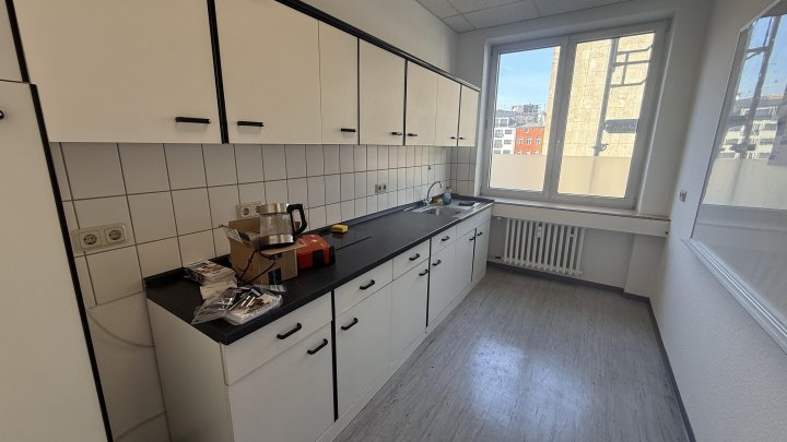 Kostengünstige und funktionale Büroflächen am Verkehrsknotenpunkt Barbarossaplatz