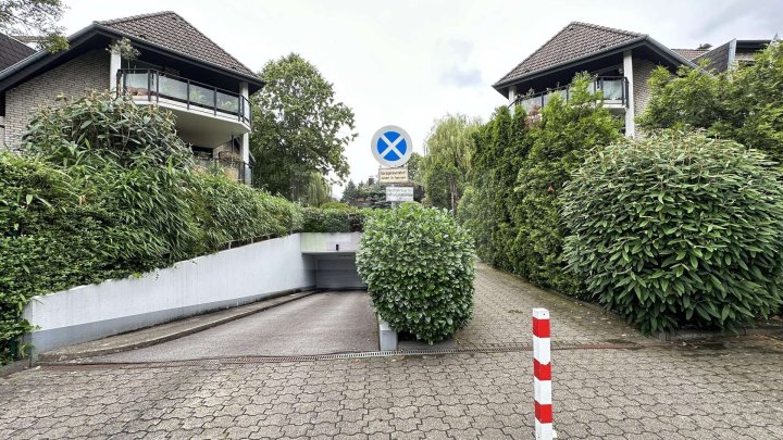 Dachgeschosswohnung mit Galeriegeschoss und großem Balkon in Müngersdorf