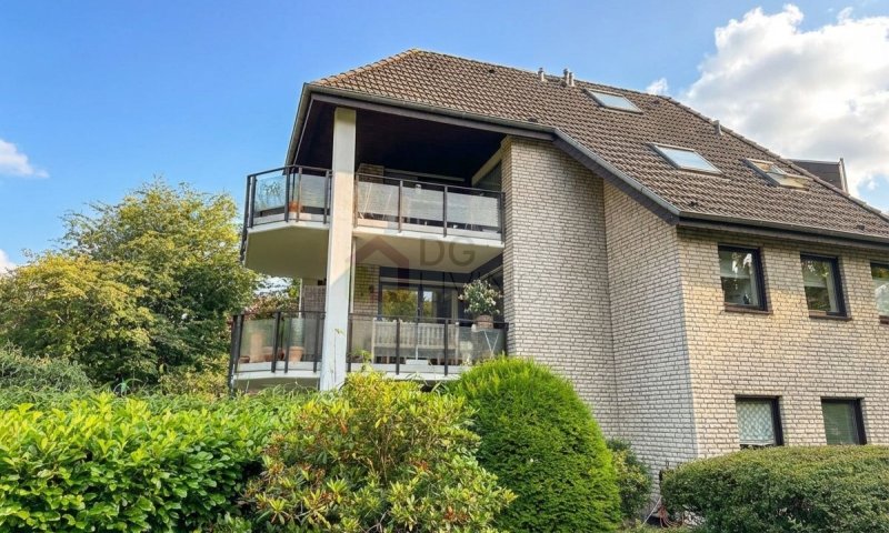 Dachgeschosswohnung mit Galeriegeschoss und großem Balkon in Müngersdorf