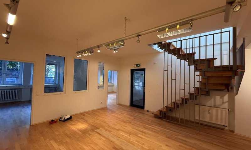 Ausgefallenes Maisonette-Büro in der Südstadt