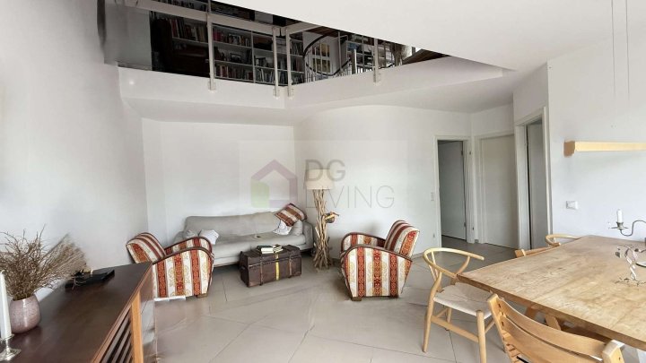 Maisonettewohnung mit Galeriegeschoss und großem Balkon in Müngersdorf