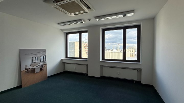 Modernes Büro hinter repräsentativer Altbaufassade