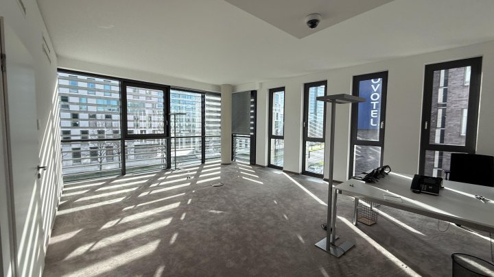 Moderne Büroflächen am Rheinauhafen
