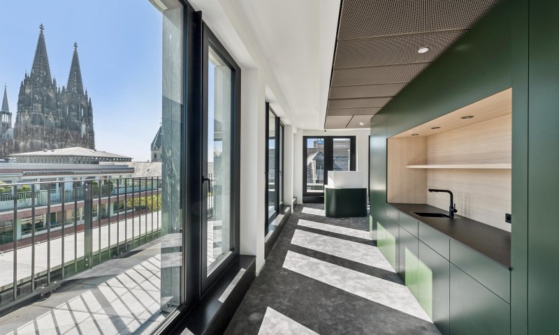 Smaragd – Moderne Architektur und exklusive Arbeitswelten im Kölner Bankenviertel