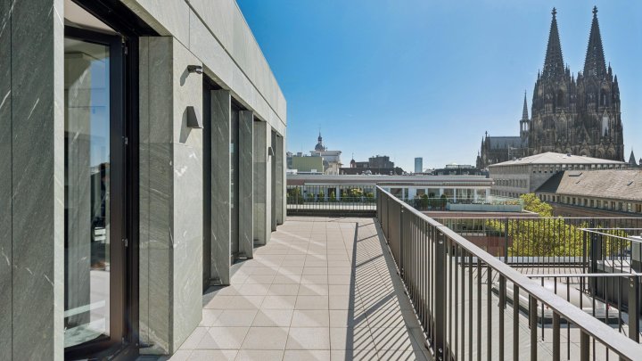 Smaragd – Moderne Architektur und exklusive Arbeitswelten im Kölner Bankenviertel