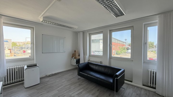 Voll ausgestattetes und möbliertes Büro in Köln-Ehrenfeld!