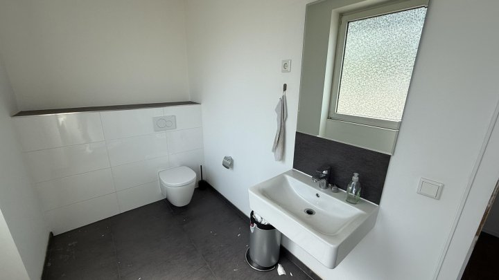 Voll ausgestattetes und möbliertes Büro in Köln-Ehrenfeld!