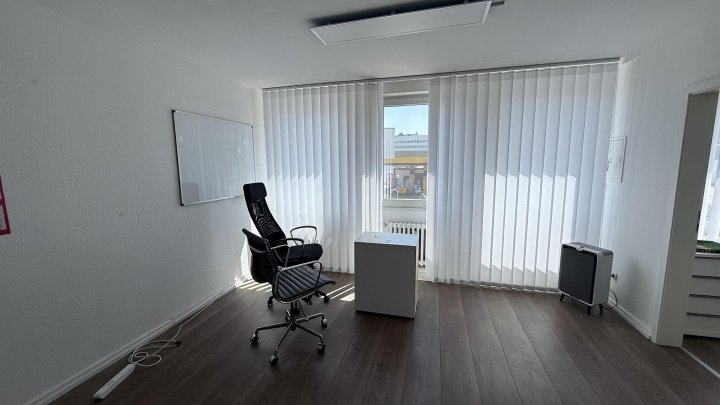 Voll ausgestattetes und möbliertes Büro in Köln-Ehrenfeld!