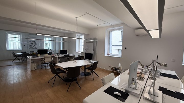 Arbeiten über dem Café de Paris – Designerloft zu mieten